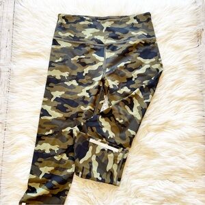 ZYIA Active Camo Leggings Women’s Size 6-8 Multi Green Soft N Snug Mid Rise 7/8